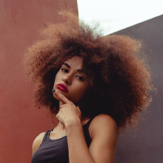 Quels sont les 5 indispensables des cheveux crpus?