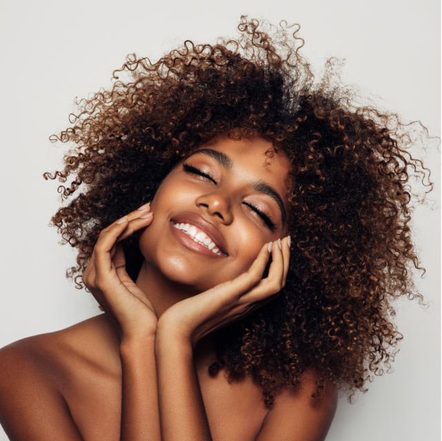 Coiffer ses cheveux boucls