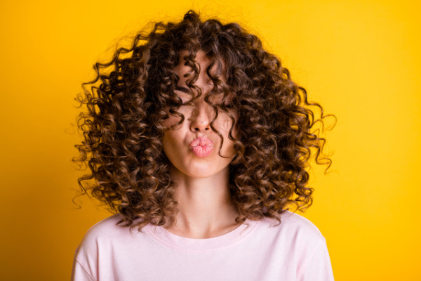 Comment Coiffer ses cheveux boucls ?